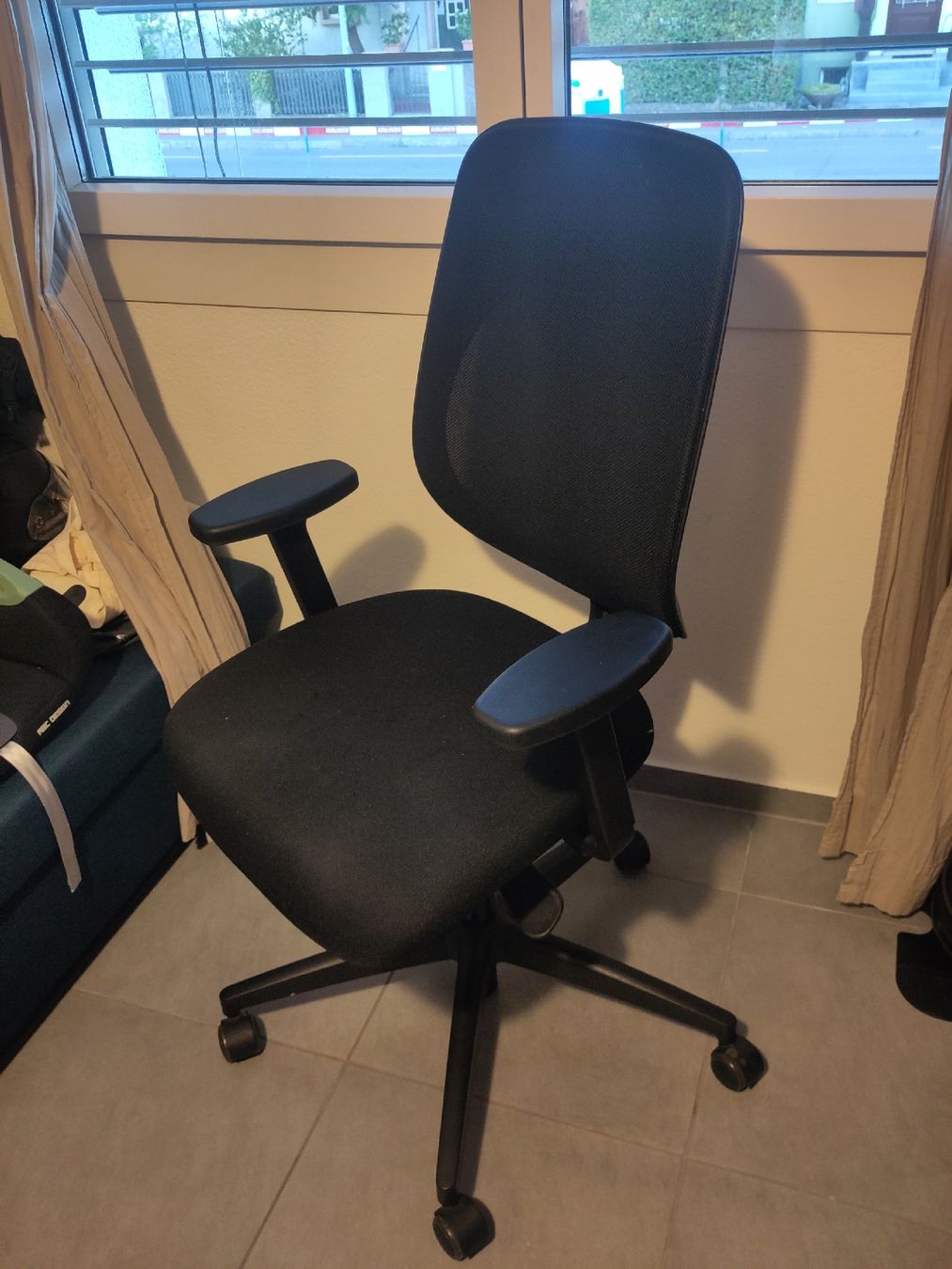 Giroflex Chaises: Giroflex Office Chair Black Used Condition – D'occasion à Münchenstein par Leo_Hofer