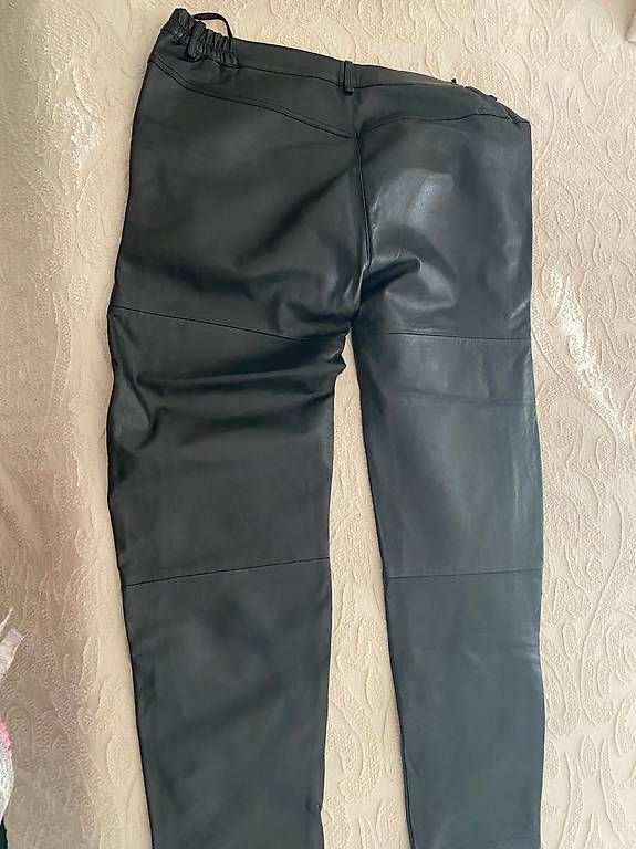 Hosen: Vendesi pantaloni vera pelle nera donna – Gebraucht aus Novazzano von sol_vk8x 2
