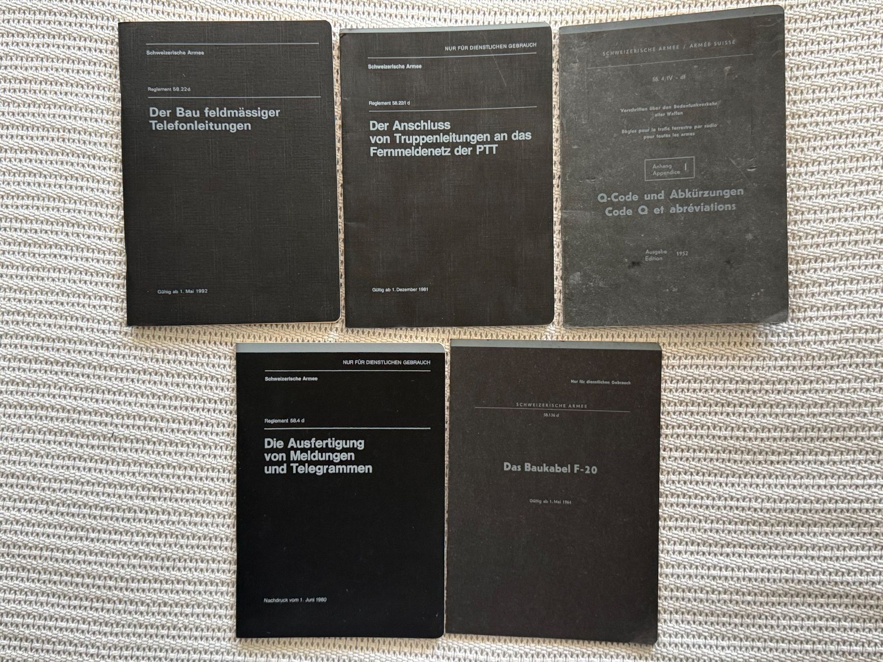 Bücher: 5 Reglemente Uebermittlungstruppen Schweizer Armee – Gebraucht aus Brütten von Hst1