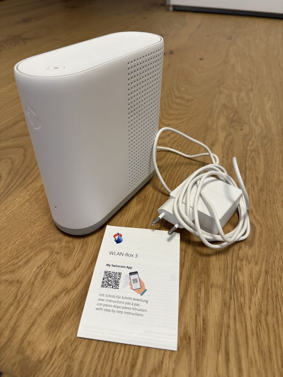 Swisscom WiFi: Swisscom WLAN-Box 3 mit Netzgerät – D'occasion à Opfikon par BananaGio01