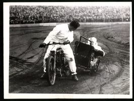 Fotografie New York 1938, Motorrad Dirt-