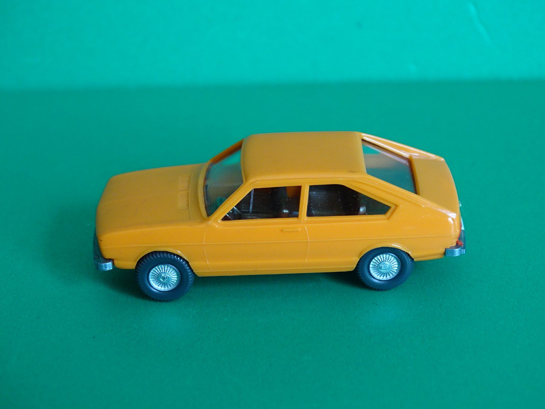 Wiking Modellini d'auto: VW Passat von Wiking 1/87 – Usato da Bretzwil venduto da Meex 2