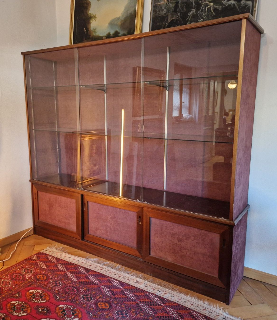 Vetrine: Imposanter Vitrinenschrank – Usato da Basel venduto da simonslap