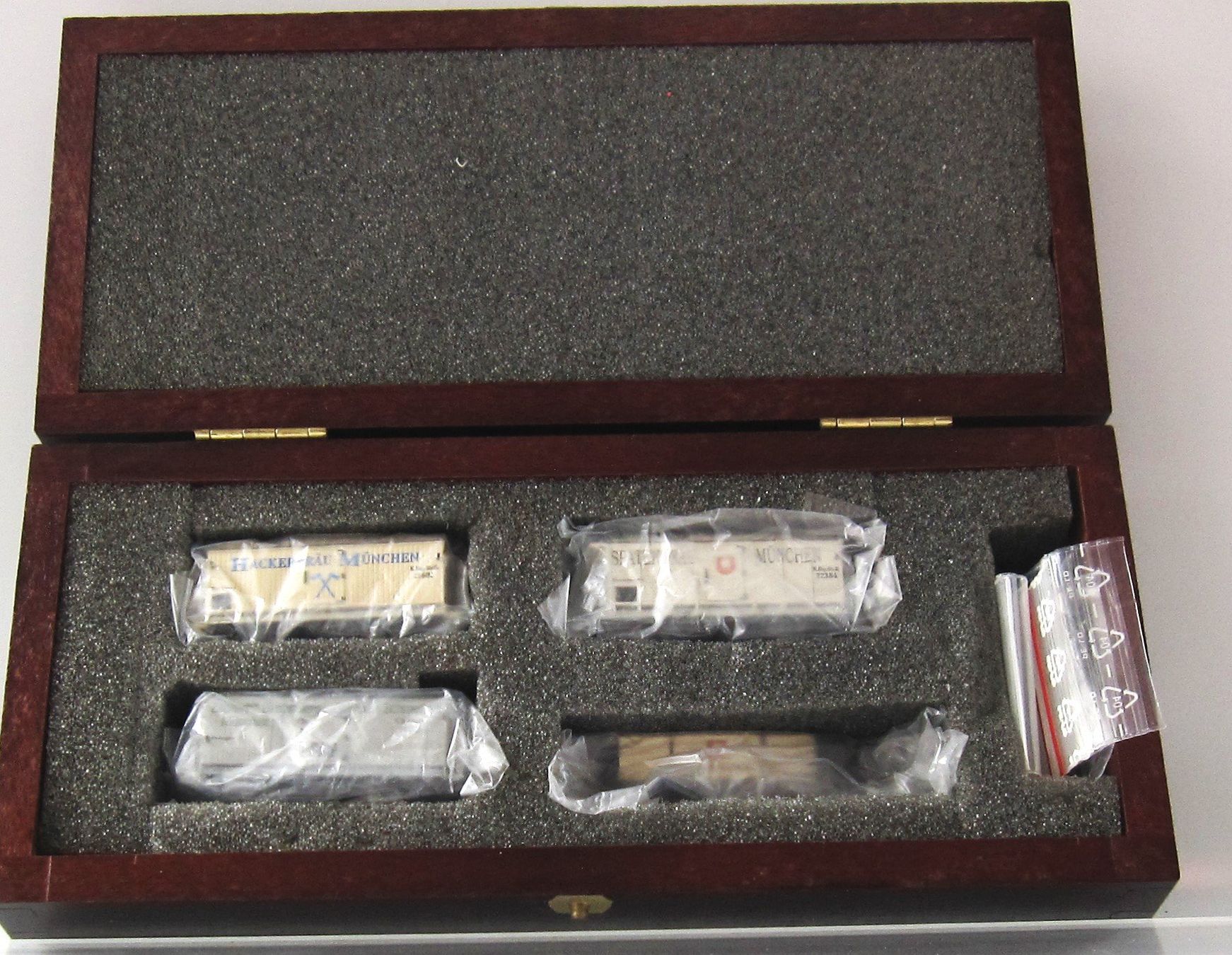 Modellini di ferrovie: Lemke Colllect 2565 K.Bay.Sts.B Bierwagen Set Messingmodelle – Nuovo e nell'imballaggio originale da Derendingen venduto da Benfis