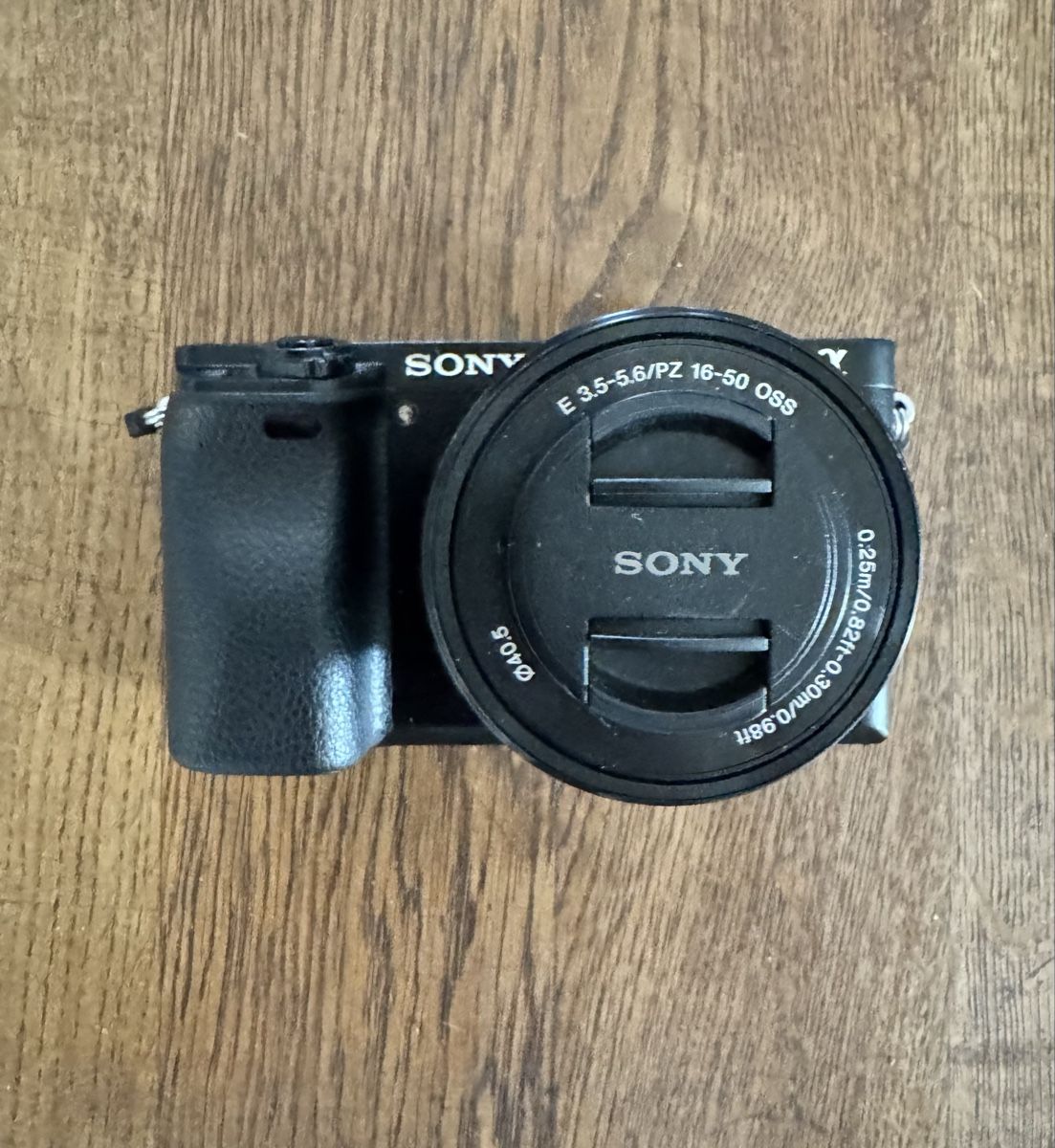 Sony Fotocamera: Sony Alpha 6000 mit Zubehoer und Manfrotto Stativ – Usato da Emmenbrücke venduto da Lukee1901 1