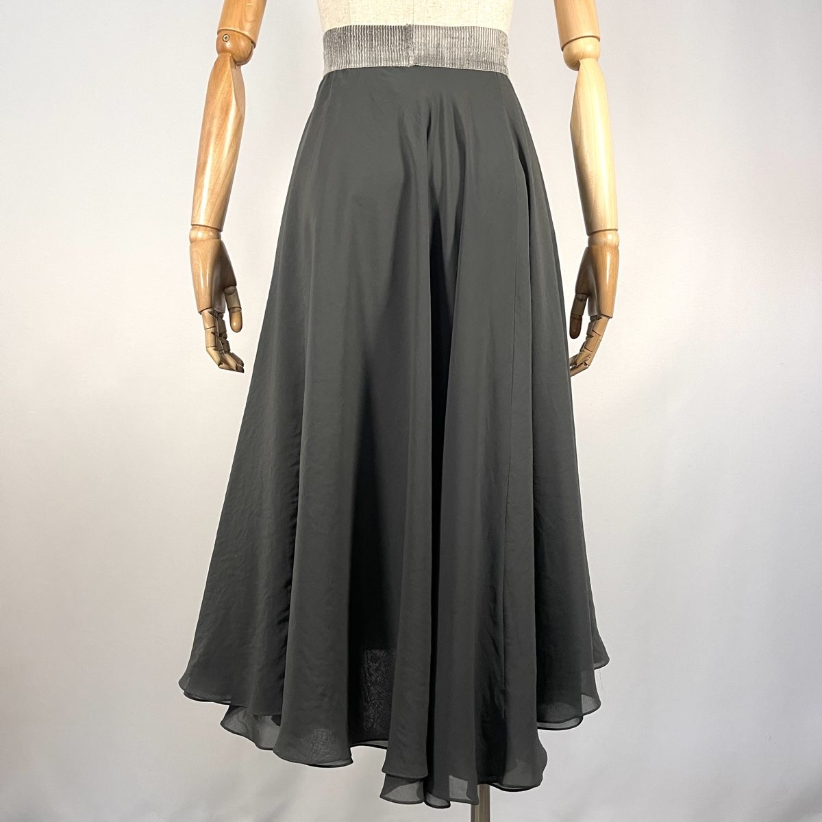 Lilith Gonne: LILITH Gray Skirt – Nuovo (secondo la descrizione) da Emmen venduto da Nightingale_2022 4