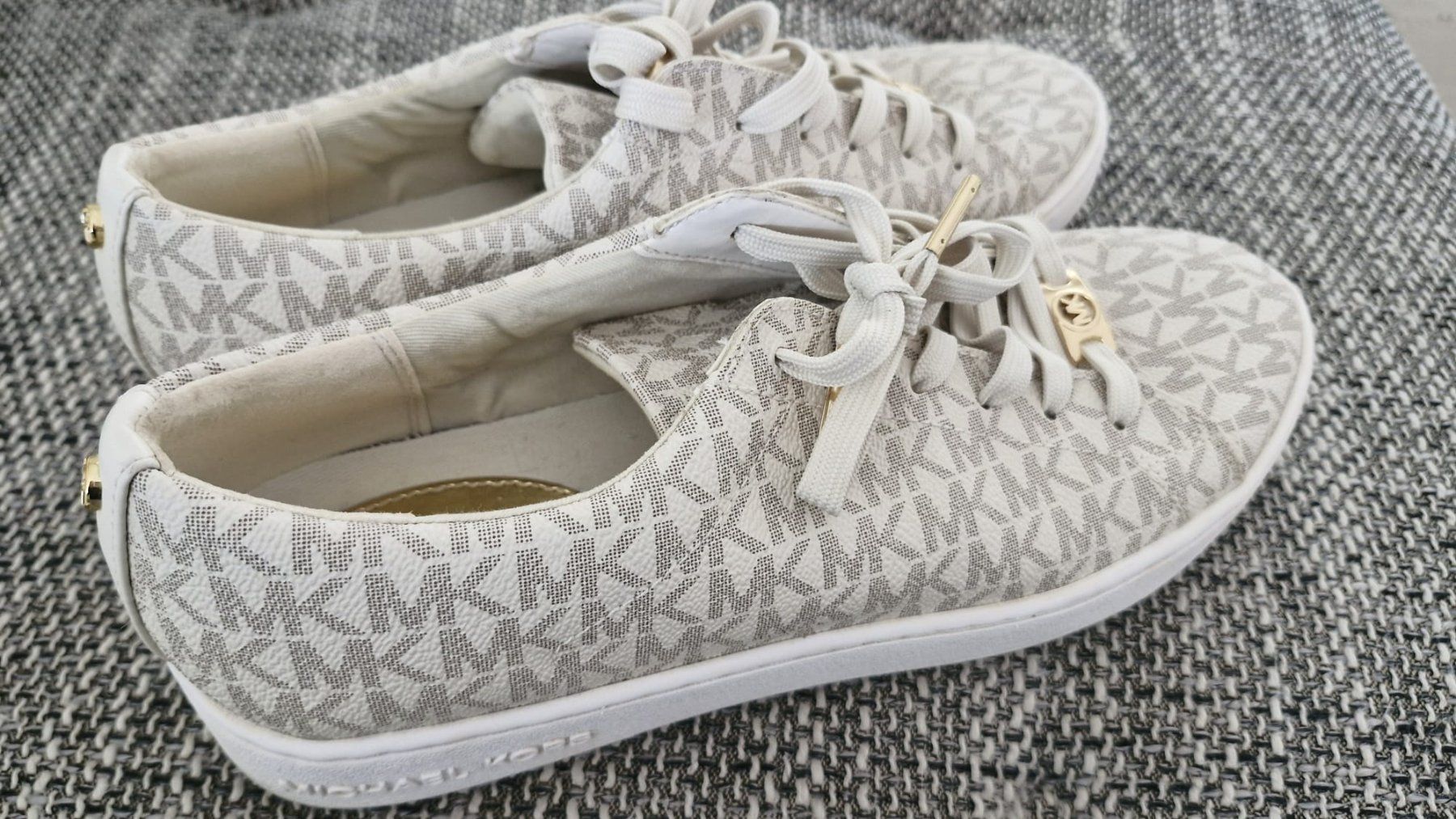 Michael Kors Damenschuhe: Michael Kors Sneaker Keaton vanilla – Gebraucht aus Neuenegg von ChKa84