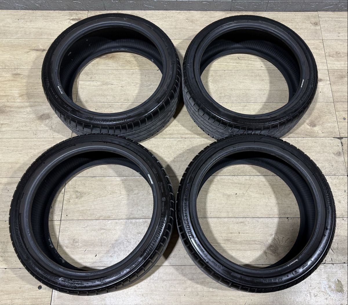 Pneus & Roues: 215/40/18 – D'occasion à Gisikon par SKR-F10 5