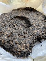Pu Erh Tee Fladen „Jinque Shu“ – Xiaguan 2016, 357g Gereift