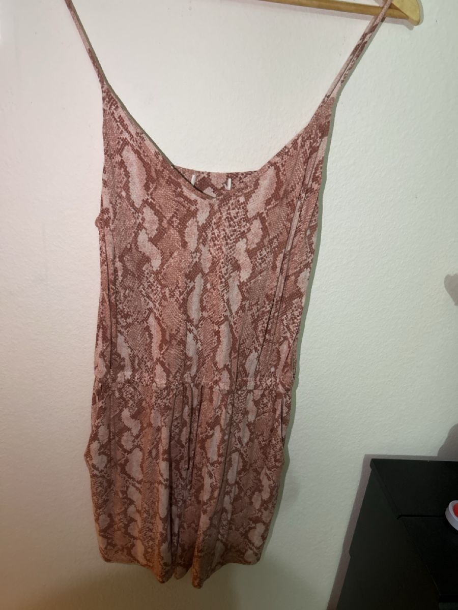 H&M Tute: Kurzer Jumpsuit mit Schlangenmuster – Usato da Zürich venduto da mar_jxh9