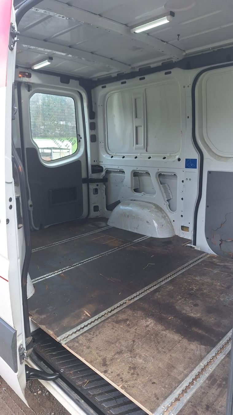 VW Veicoli commerciali: Lieferwagen Weiss mit 3.5t Anhängelast – Usato da Murzelen venduto da gutknecht81 8
