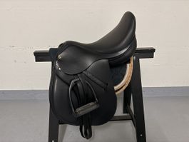 Gepflegter Vielseitigkeitssattel schwarz 17"
