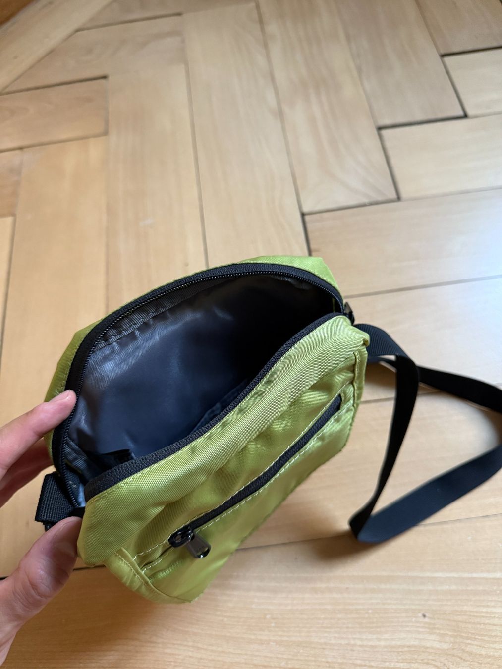 North Face Borse: THE NORTH FACE - Umhängetasche grün – Usato da Zürich venduto da Diazaio 1