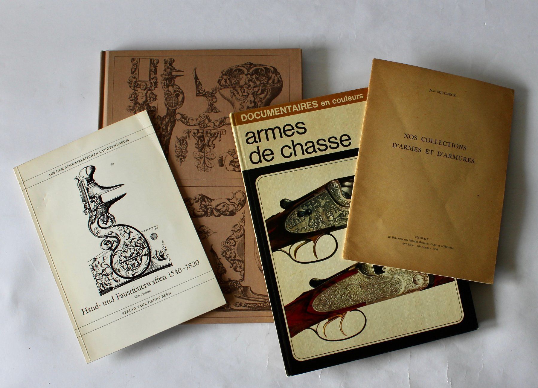 Libri: 2 BÜCHER UND 2 HEFTCHEN ÜBER FEUERWAFFEN. – Usato da Grandcour venduto da Flowerstyle