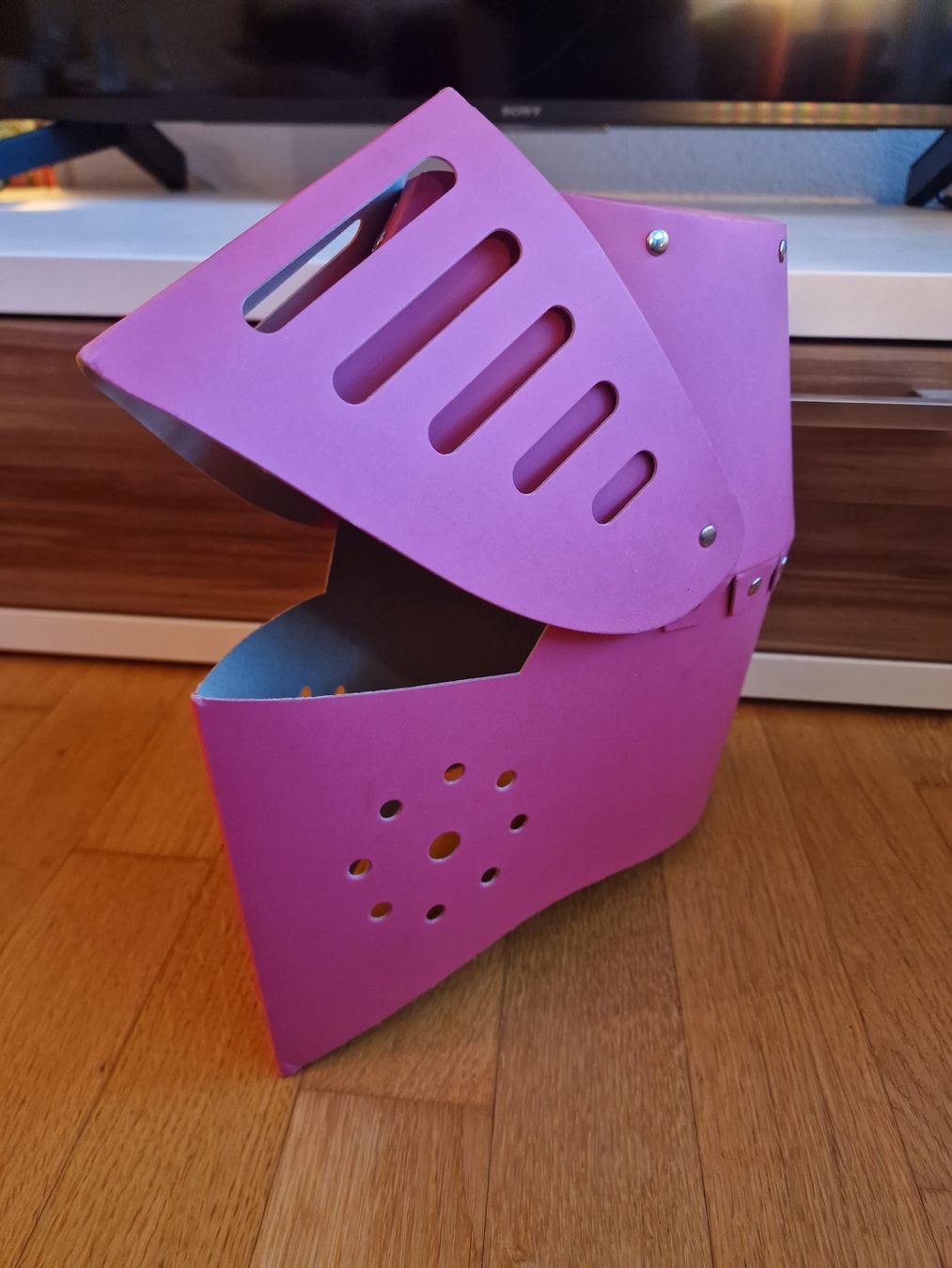 Giocattoli: Ritterhelm mädchen und spielmesser – Usato da Thun venduto da Yuma84