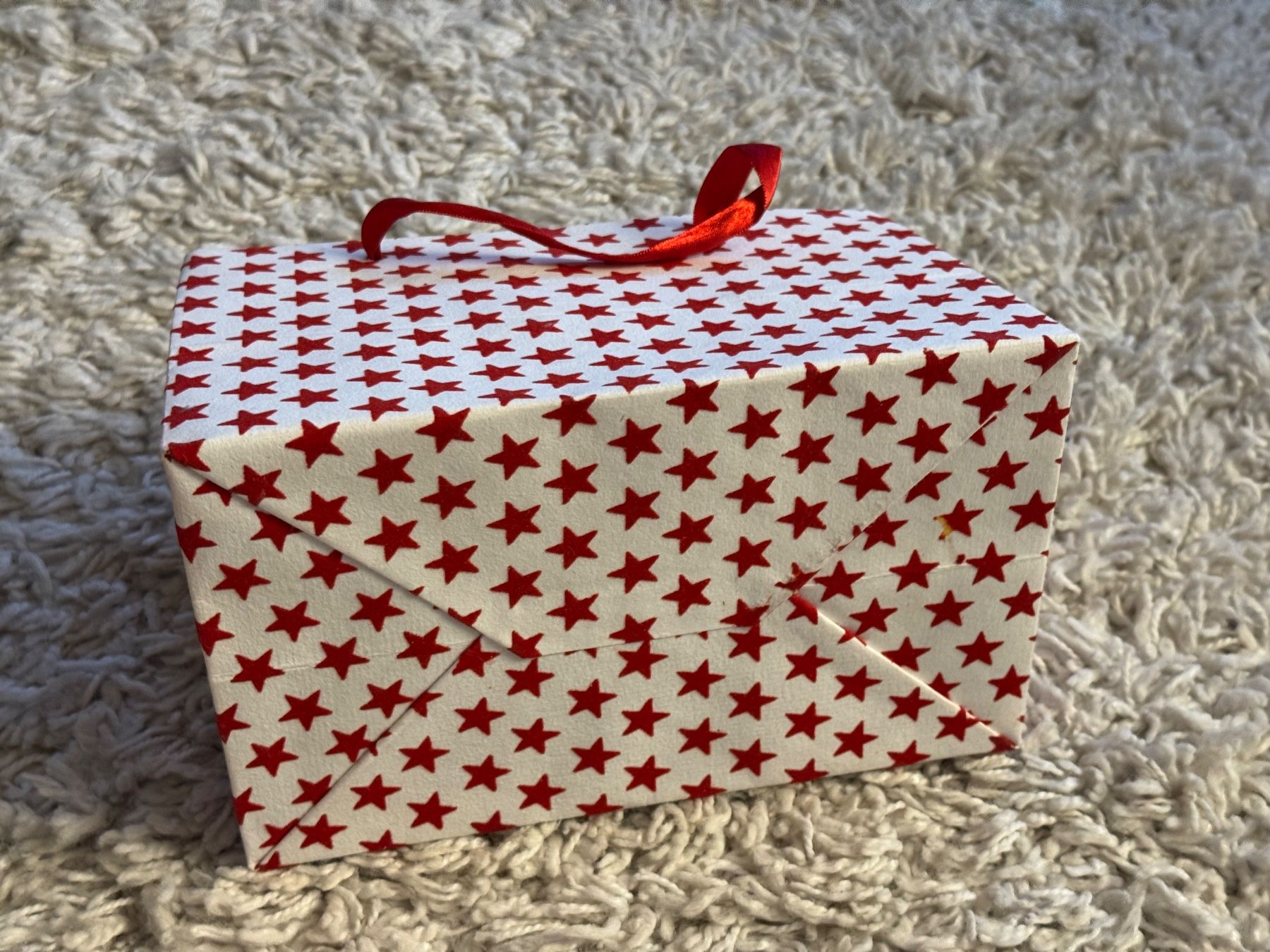 Papiere: Geschenktüte / Papiertüte mit roten Sternen – Neu (gemäss Beschreibung) aus Zürich von wtpooh 1