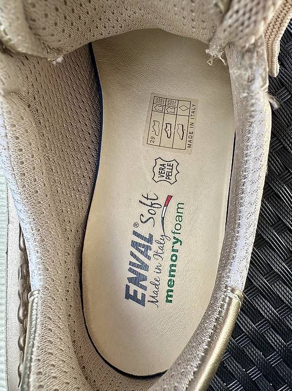 Scarpe da donna: Neue ENVAL Sneakers Gr. 40 – Nuovo e nell'imballaggio originale da Heiligkreuz (Mels) venduto da capriolo83 3
