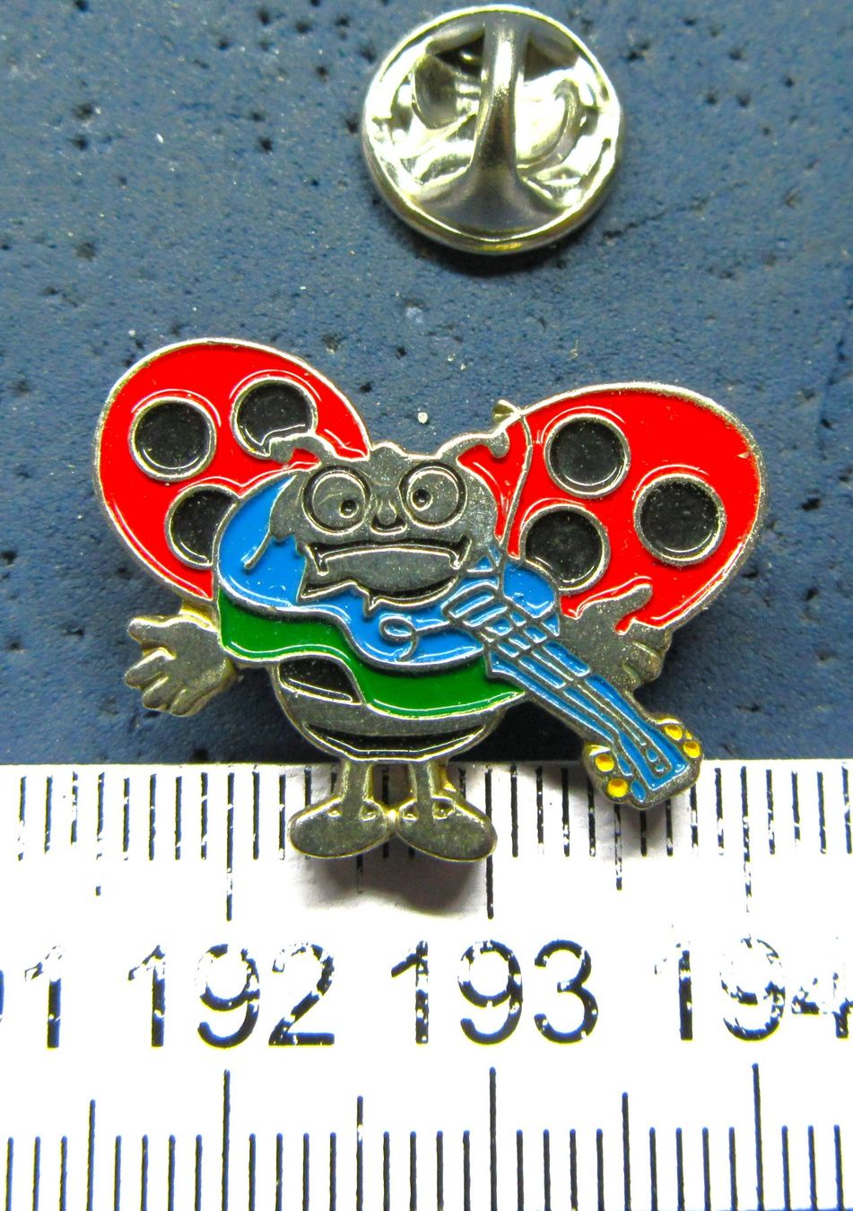 Swiss Placchette & Badge: BLIC KÄFER EX E-GITARRENSPIELER PIN – Usato da Ettingen venduto da Hausi4711