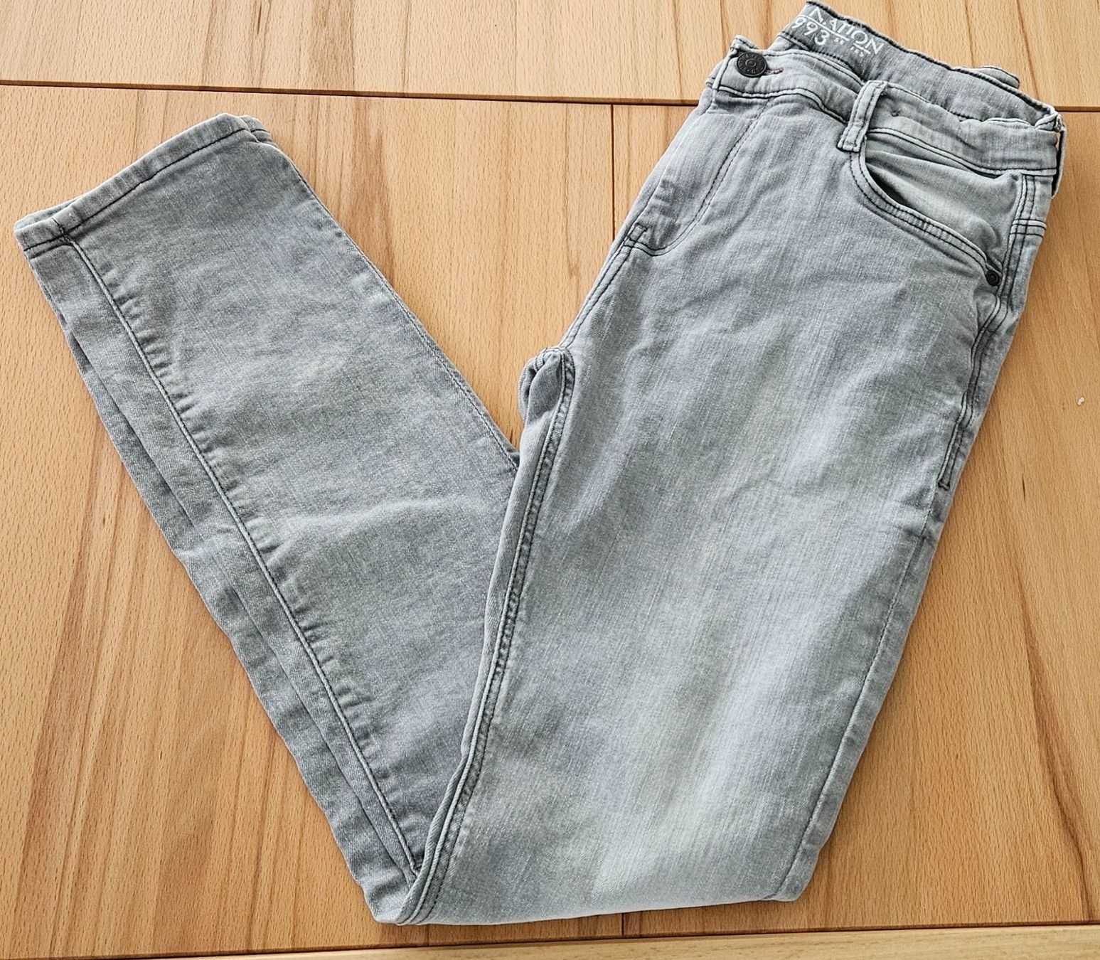 C&A Pantaloni: Graue Jeans - Top Zustand, Grösse 170 – Usato da Aadorf venduto da Speco69 2
