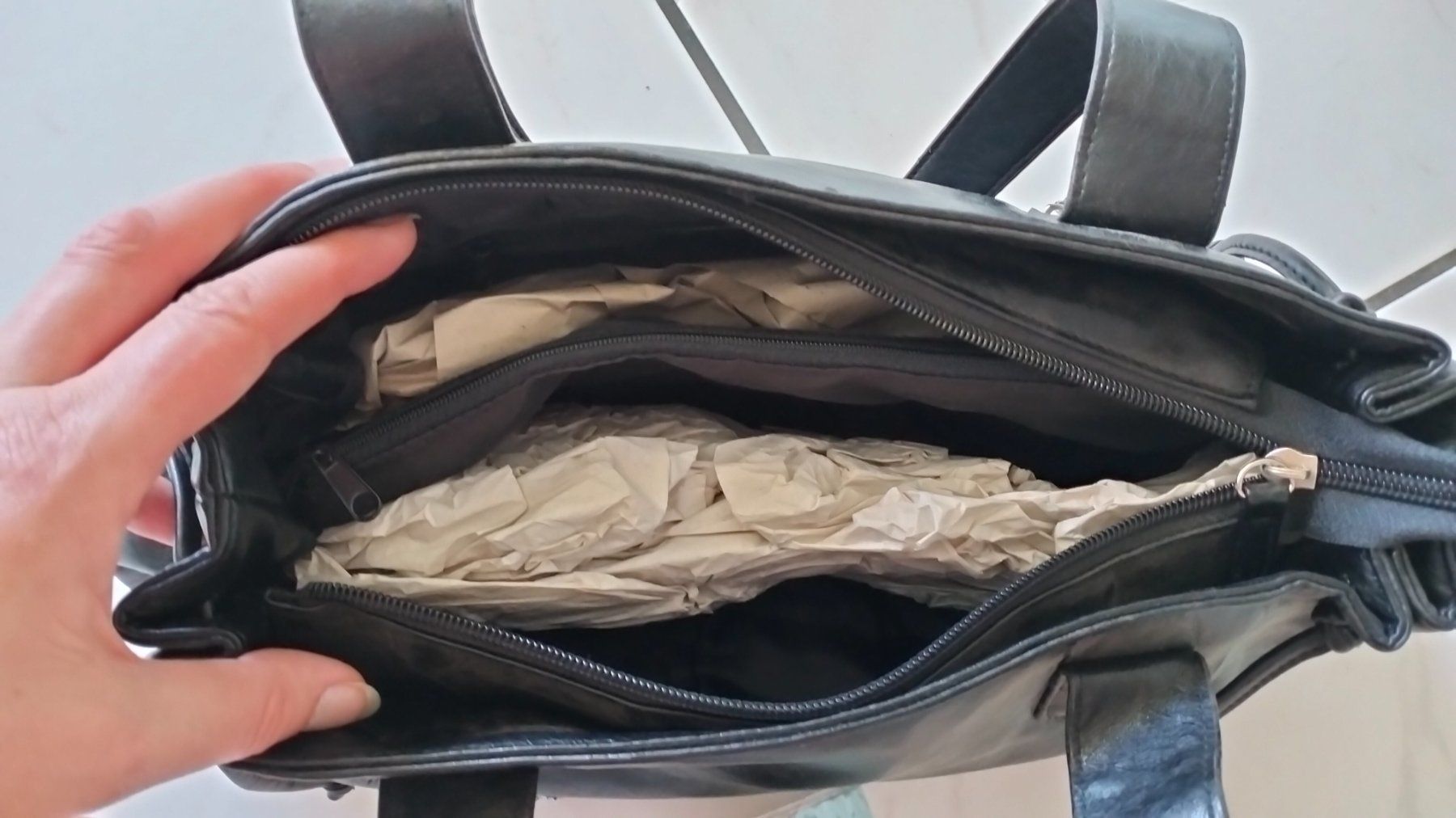 Borse da donna: 3 schwarze Handtaschen – Nuovo (secondo la descrizione) da Uerkheim venduto da Justi.y 9