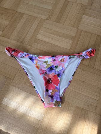 Badehose Guess geblümt S