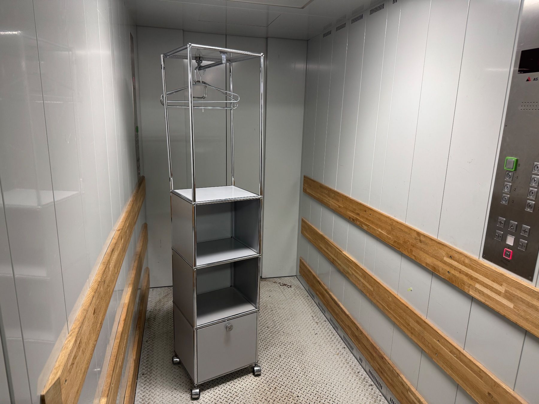 Guardaroba: Usm Garderobe Möbel Lieferung gratis – Usato da Thun venduto da usmlieferung