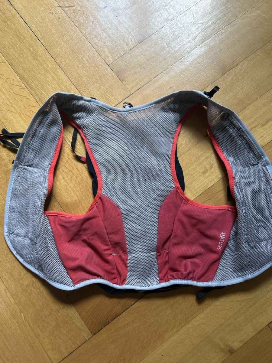 Gilets & Westen: Salomon Active Skin Running Vest - Hydration Pack - Medium – Gebraucht aus Lausanne von dre_th8k 1