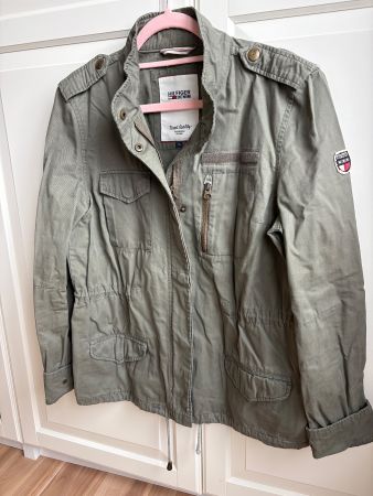 Schöne  Thommy Hilfiger Jacke, olive