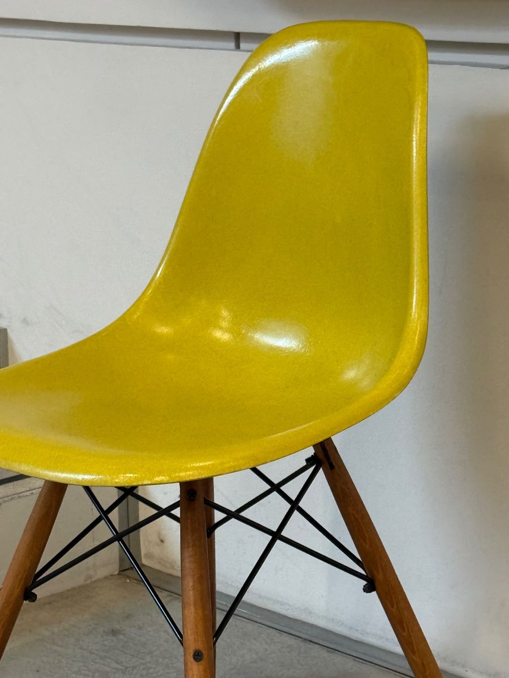 Herman Miller Stühle: Herman Miller Vitra Eames Sidechair Lemon – Gebraucht aus Thalwil von Catha10 2