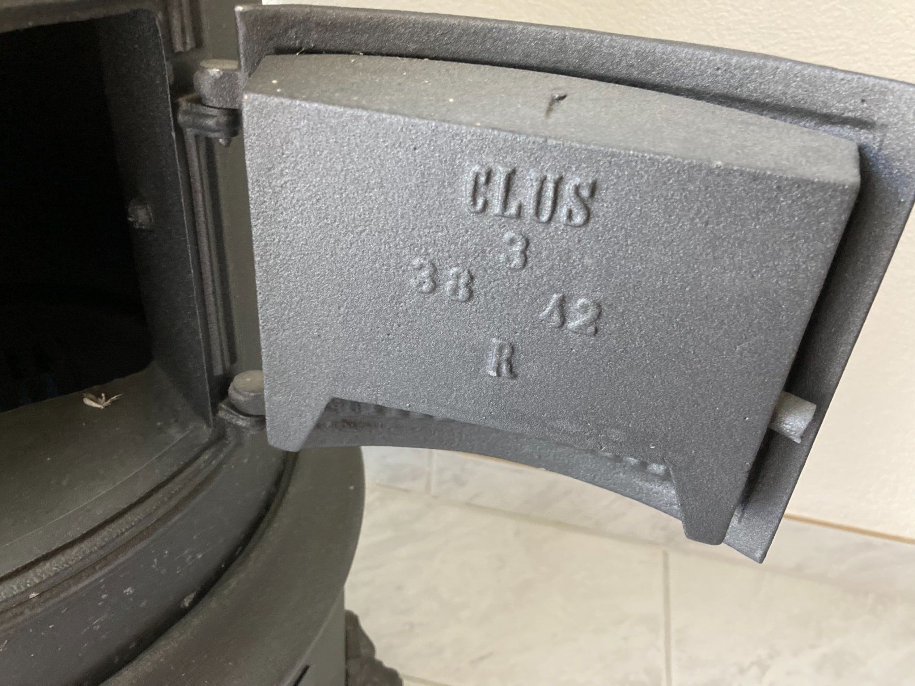 Altri mobili d'antiquariato: ALTER BADEOFEN KLUS (DEKORATION) – Difettoso da Uhwiesen venduto da Uhwiesen 5
