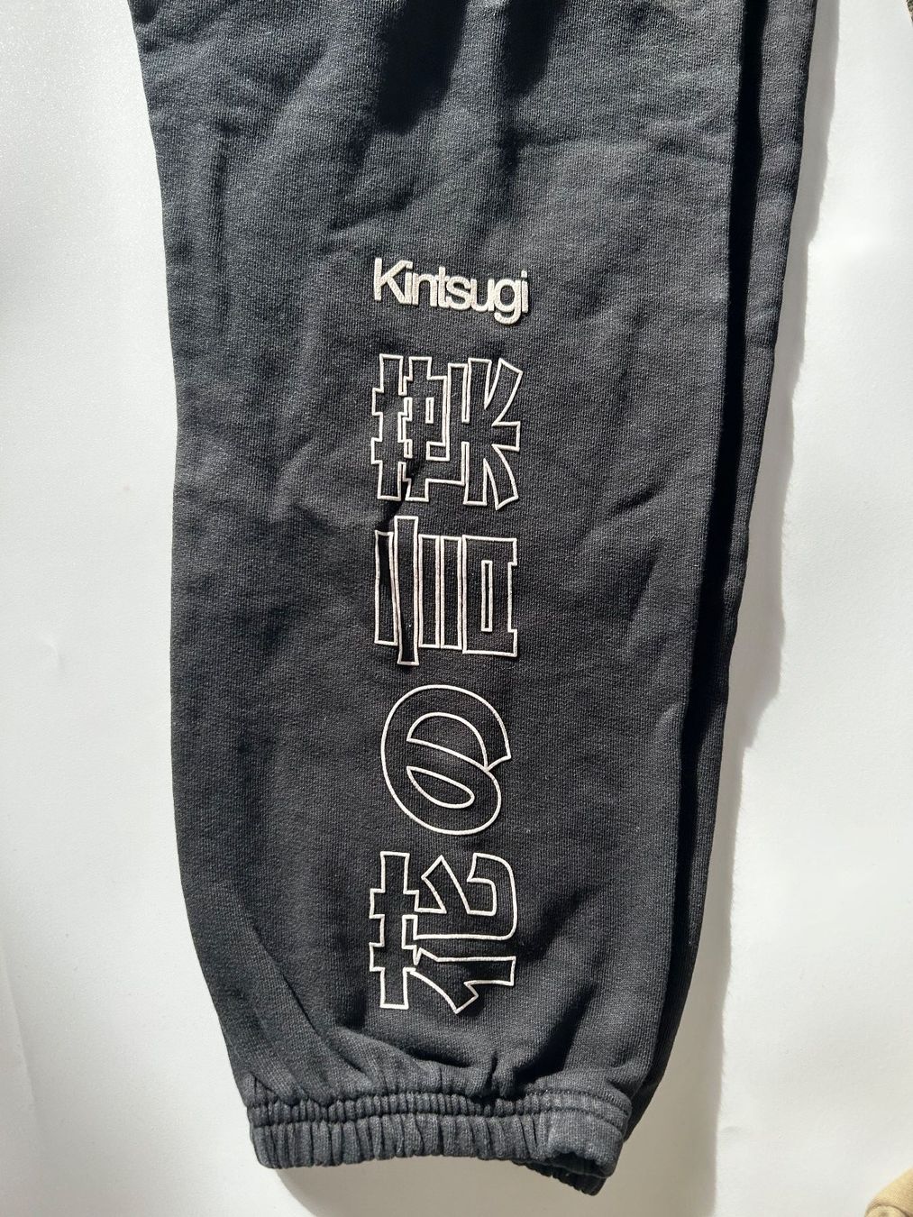 Pantaloni: Trainerhose schwarz mit Print – Nuovo (secondo la descrizione) da Frauenfeld venduto da isa_9cy7 3