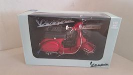 Vespa P200E del 1:12 Die-Cast Modell rot, neu