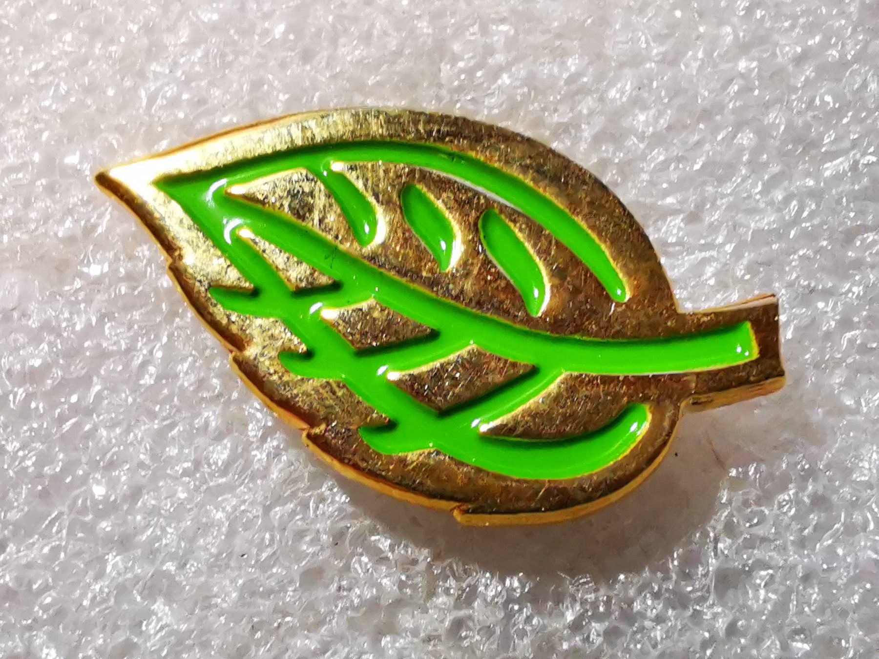 Placchette & Badge: Ansteckpin 32: Erdgas Blatt – Usato da Oppligen venduto da Pin-Fall-Shop
