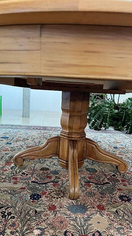Tables: Massiver Esstisch, EchtholzMassiver Esstisch, Echtholz – D'occasion à Bern par daskannweg 3