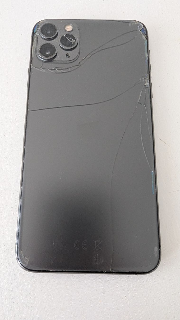 Apple Portables: Iphone 11 Pro Max Icloud gesperrt  – Défectueux à Steinmaur par Ottelo 1
