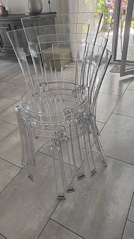 Chaises: 4 chaises Ikea Stein transparentes – D'occasion à Brügg BE par mari71