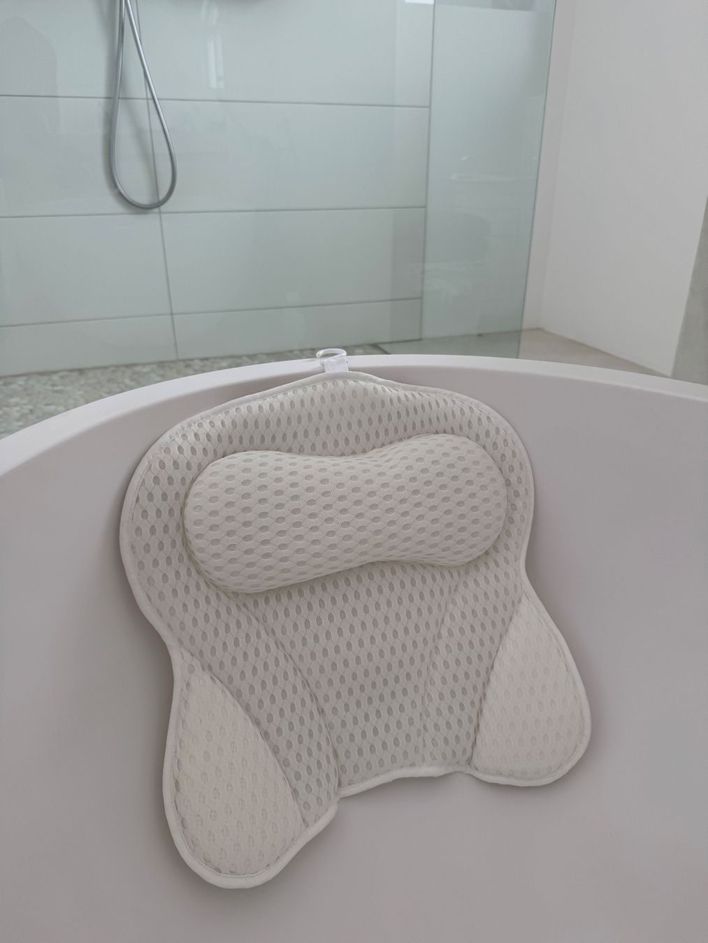 Cuscini: Coussin de bain ergonomie à ventouses neuf – Usato da giffers venduto da sev_c9x9