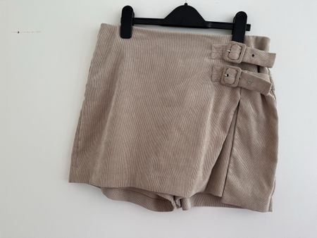 Jupe-short beige effet portefeuille – Taille 38