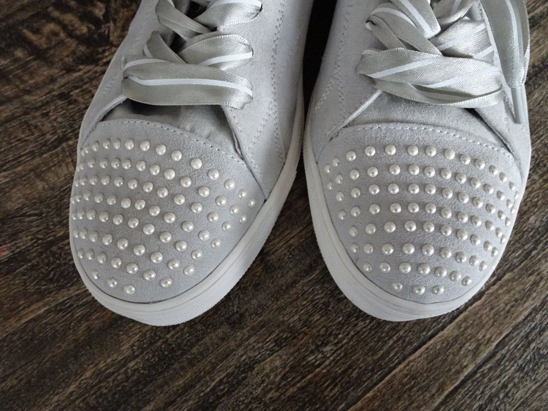 Scarpe da donna: Skneakers Leder hellgrau, edel, neu Gr. 41 – Nuovo (secondo la descrizione) da Winterthur venduto da Riiita 7