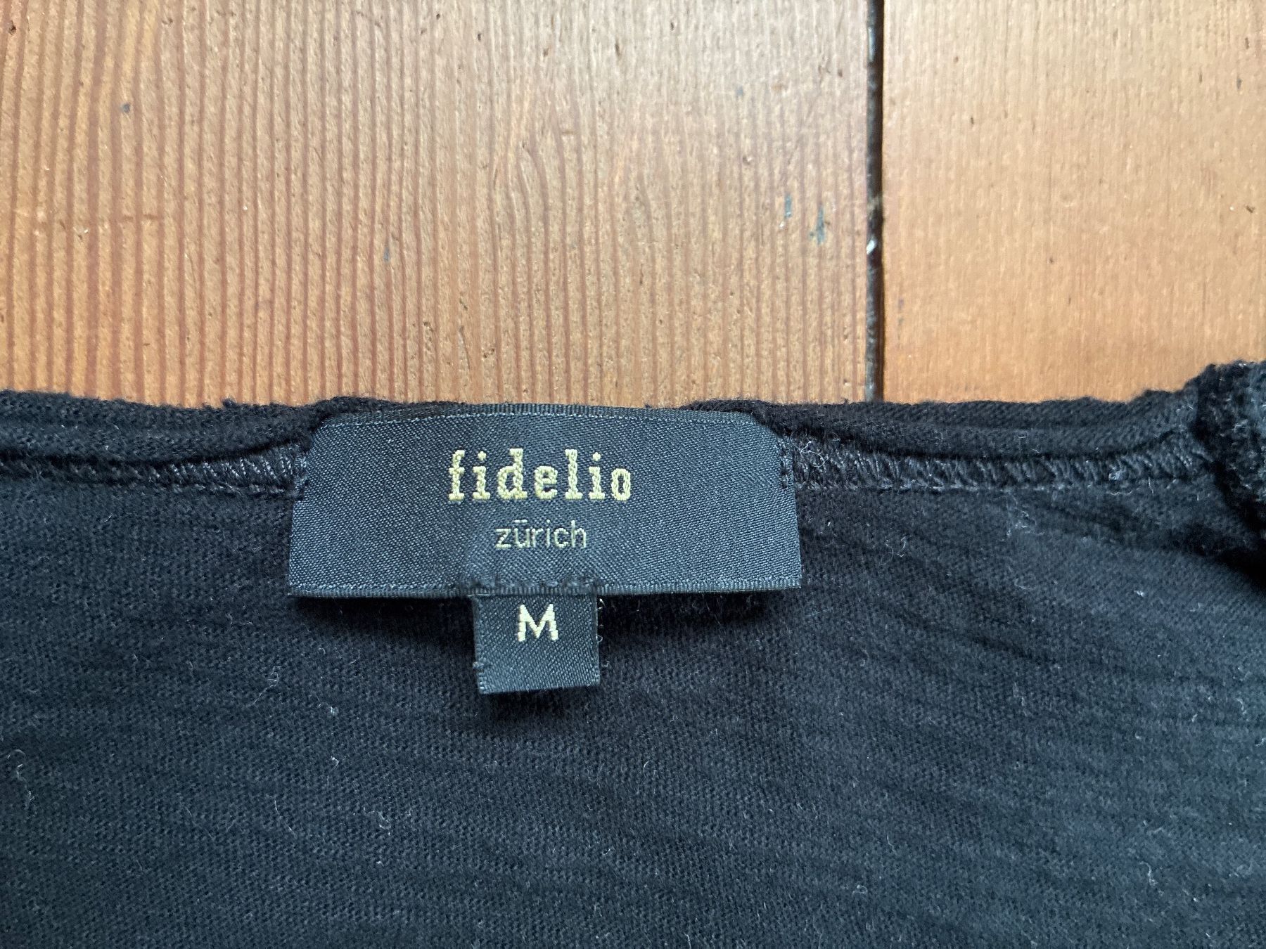 T-shirt: Fidelio Langarm Shirt schwarz – Usato da Zürich venduto da Boognishh 1