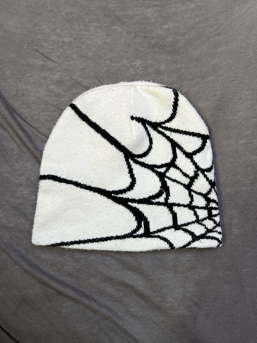 Hüte, Mützen & Caps: Winter Mütze mit Spinnennetz Muster – Gebraucht aus Bern von mehrlean