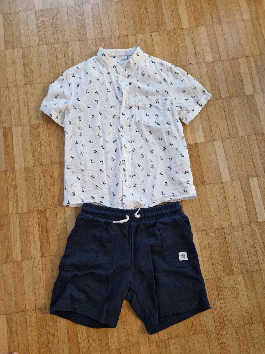 Lotti & Set di vestiti: Kleiderset Gr. 116 – Usato da Luzern venduto da Prusil