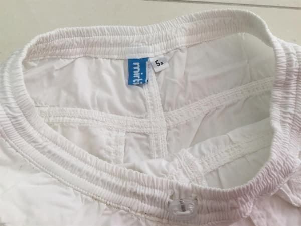 Pantaloni: MIRTILLO Short gr. 110 – Usato da Giubiasco venduto da baamboo 2