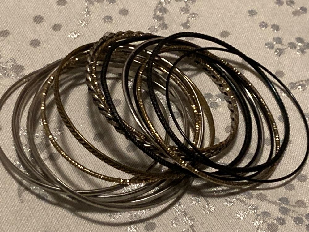 Bracelet Vintage En Métal Argenté Et Émail Rouge - Bijou Rétro En Bon État
