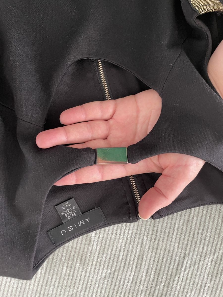 Kleider: Schickes Kleid mit goldenen Details – Gebraucht aus Zürich von sof_cbh8 2