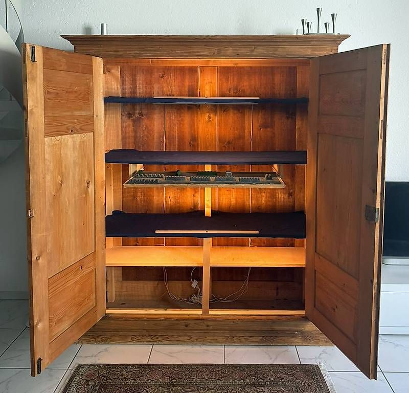 Armadi: Antiker Schrank (Bodenseeschrank) – Usato da Mönchaltorf venduto da Speedy453 1