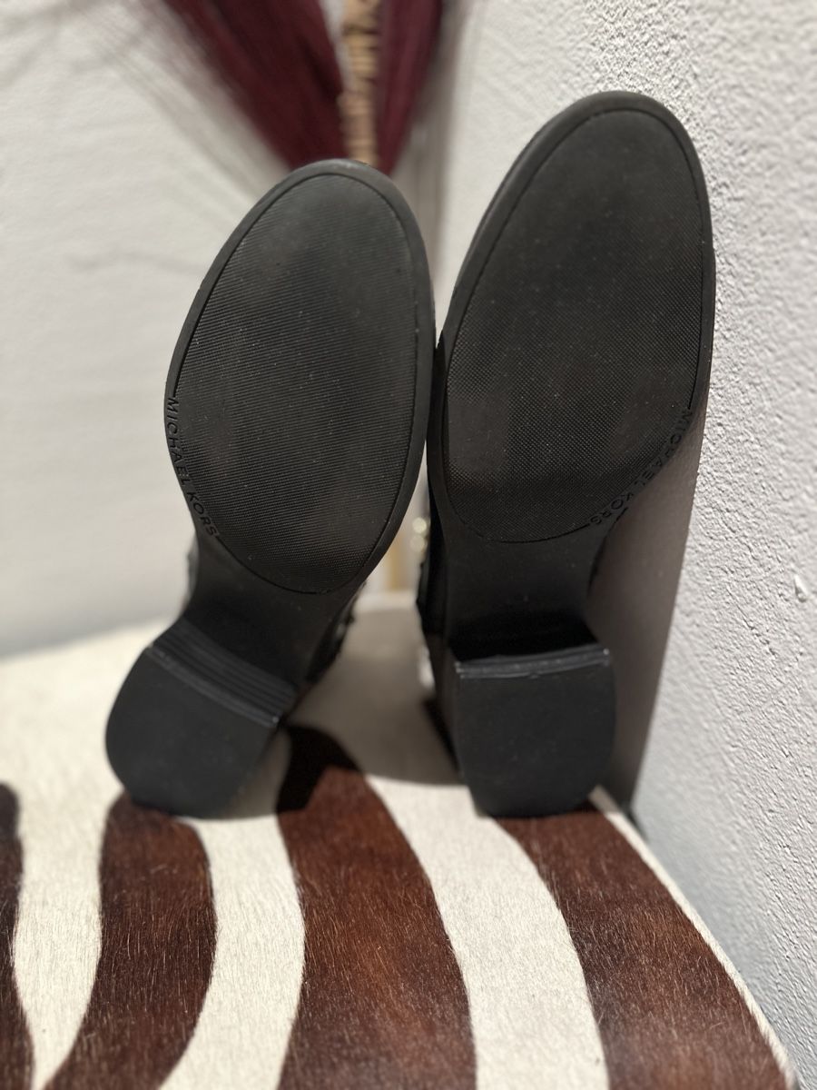 Michael Kors Damenschuhe: MICHAEL KORS leather studded logo ankle boots – Neu (gemäss Beschreibung) aus Wermatswil von Alkinoe 9