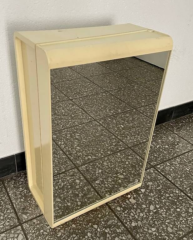 Armadietti a specchio: Spiegelschrank Vintage – Usato da Ittigen venduto da son_w9mz 4