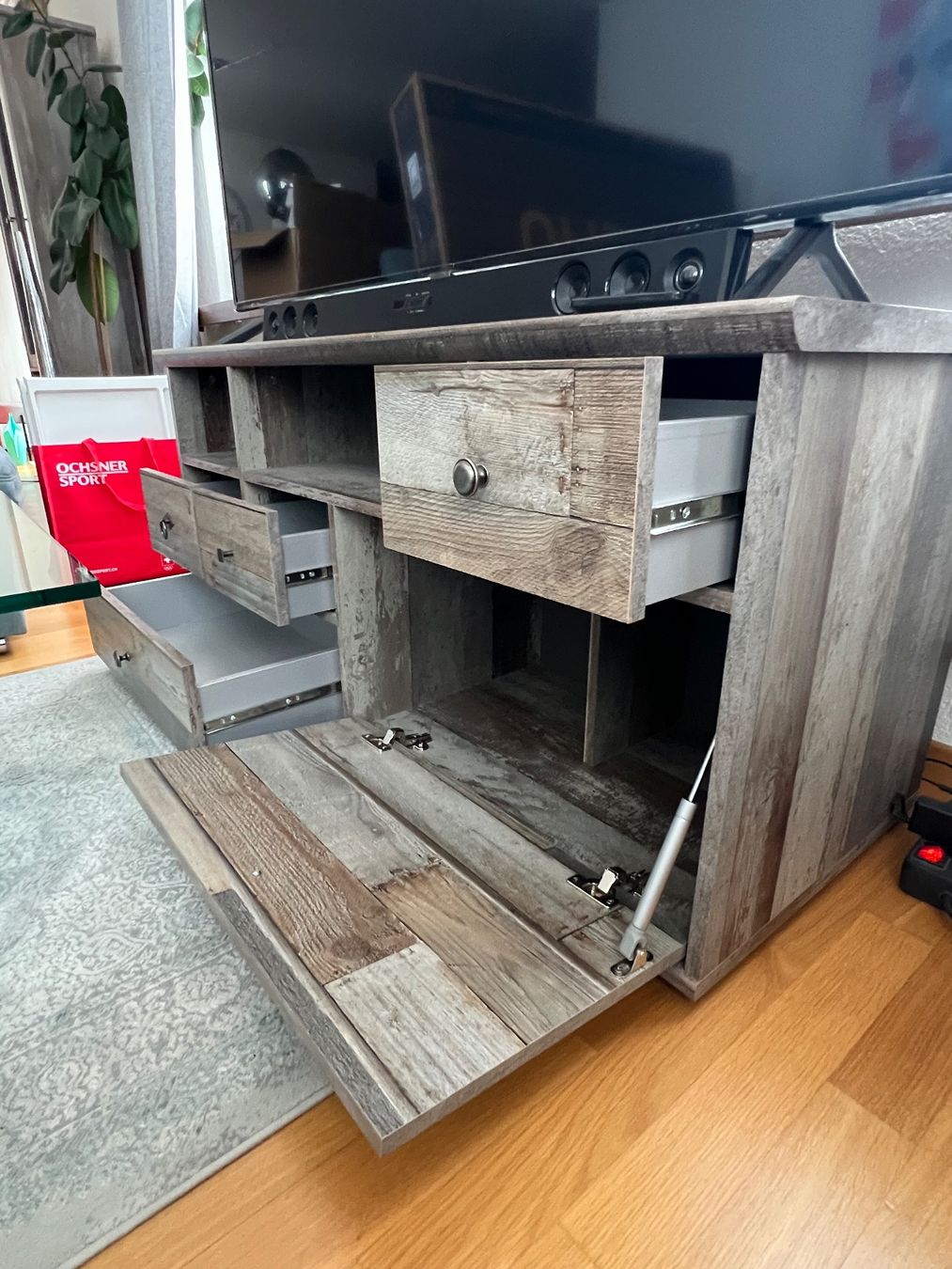 Mobili TV: TV-Möbel / Sideboard im Vintage Look – Usato da Richterswil venduto da ang_2vks 2