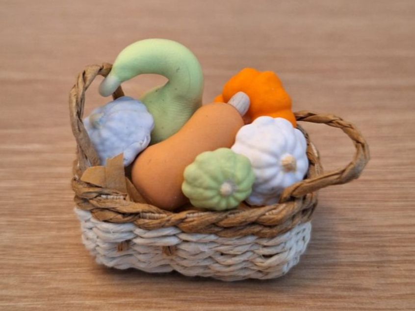Puppenhäuser & -möbel: Handmade Kürbisse im Korb – Neu (gemäss Beschreibung) aus Zürich von HandmadeTinyFood